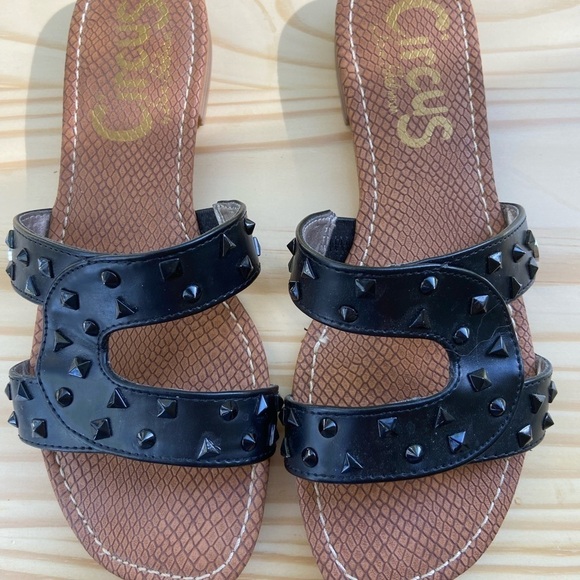 ✨2/$20✨ Sam Edelman Black Slip on Slide Sandals  Black with Studs Size 6.5 - Picture 3 of 8
